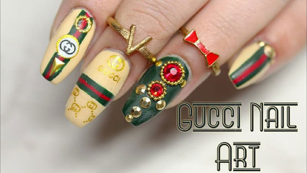 Trend vẽ nail lấy cảm hứng từ các nhà mốt xa xỉ Gucci Chanel LV