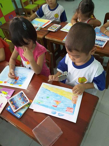 tranh vẽ của nhỏ nhắn  Lớp 3 tuổi hạc  Lý Thị Hồng  Trang Web ngôi trường Mầm Non Hoa  Hồng 1